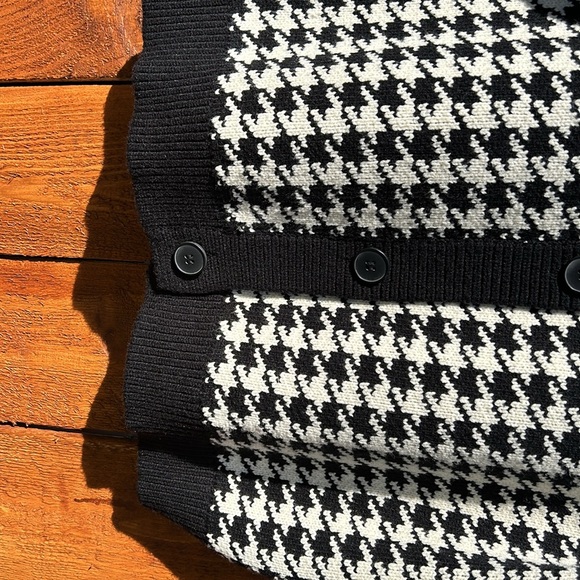 Brunette The Label houndstooth long sweater. L/XL
Worn with care - Picture 7 of 8